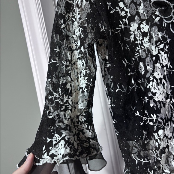 Red Coral Black and White Floral Blouse - Picture 4 of 7